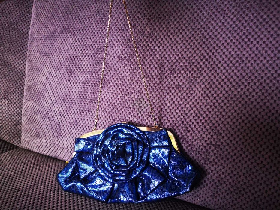 Torebka mała granatowa błyszcząca z łańcuszkiem na imprezę Nowa