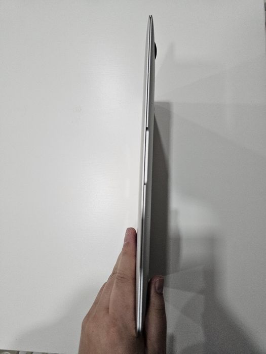 MacBook Air 11” (Início 2015) – Totalmente funcional + carregador orig