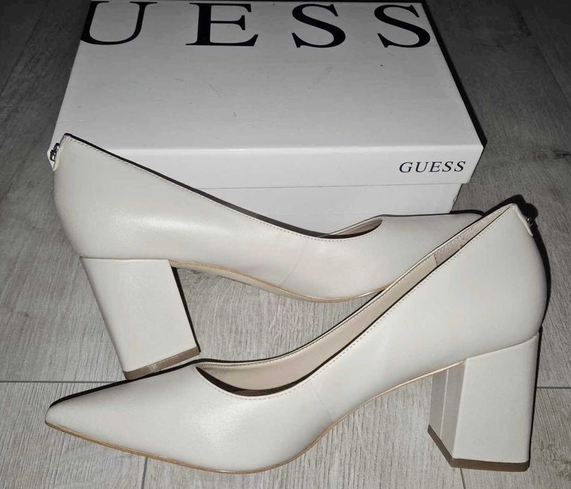Czółenka Guess r. 40