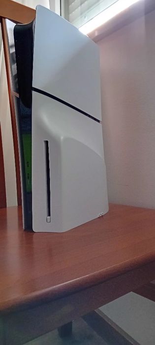 Play station 5 basicamente nova.