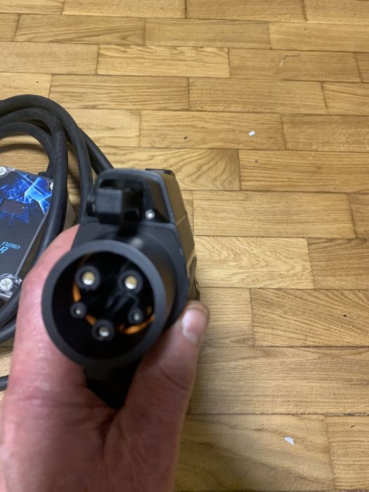 Зарядное для электромобиля 220/7-16а с WI-FI