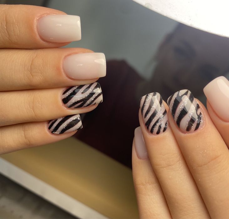 АКЦІЯ!Манікюр+гель лак-349.Педикюр-399Нарощення-499.Корекція-300Брови