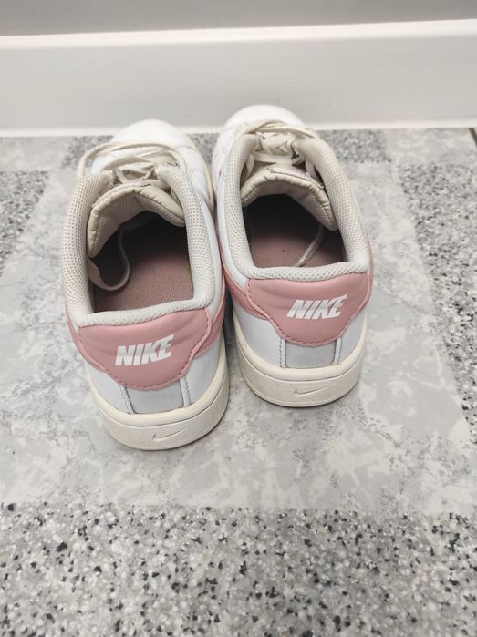 Кросівки жіночі Nike