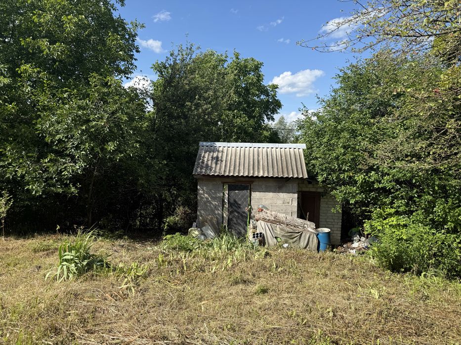 Продаж невеличкої дачі.