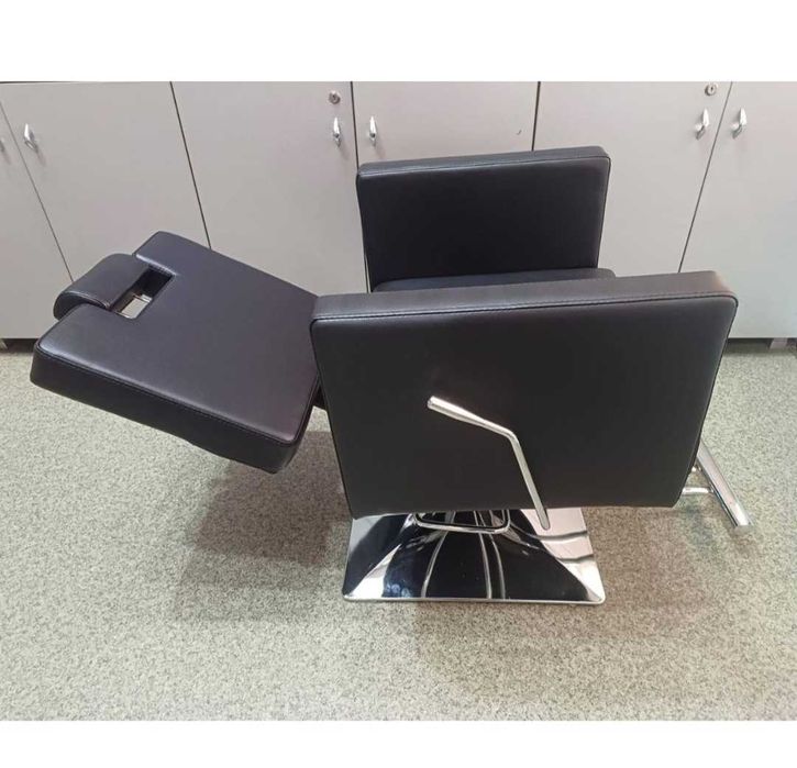 Кресло парикмахерское черное (кожзам) на гидравлике
Кресло парикмахерс