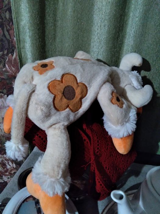 Детская игрушка для конфет коровка