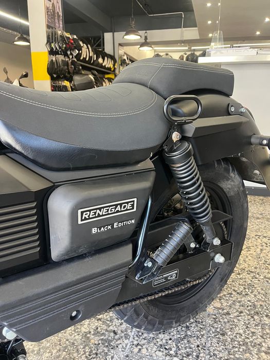 UM Renegade Comando em Óptimo estado.