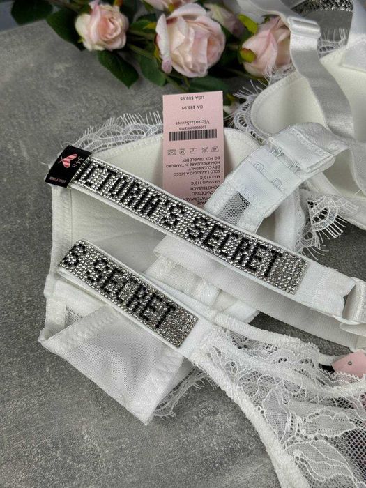 Комплект женского кружевного нижнего белья Victoria’s Secret белый