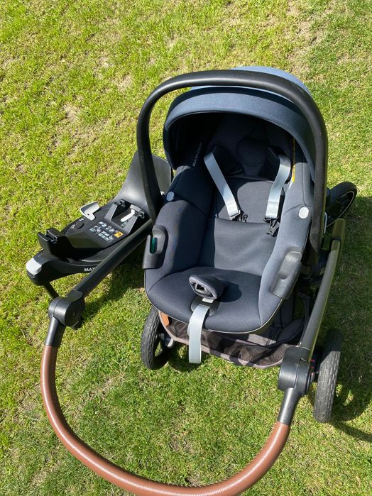 Maxi Cosi Nova 4 plus Maxi Cosi Pebble z adapterem isofix plus dodatki