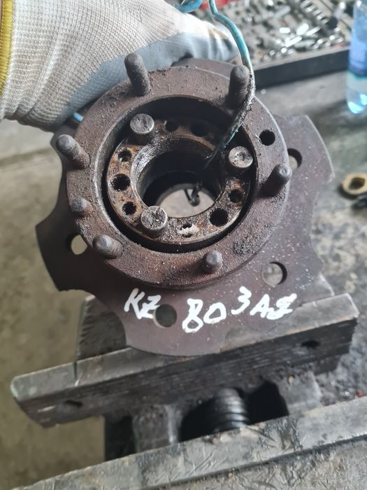 Продам ступицю заднього моста Toyota Land Cruiser 80