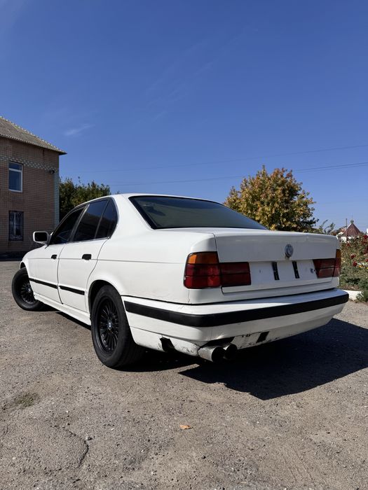 bmw e34. m50b20.