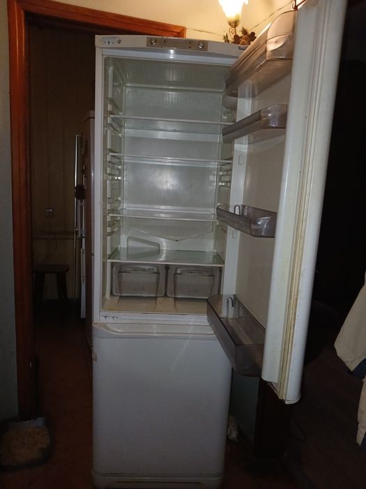 Продам холодильник Ariston