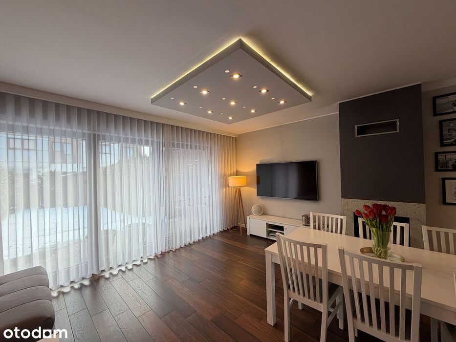 Nowoczesny dom w zabudowie szeregowej pod miastem