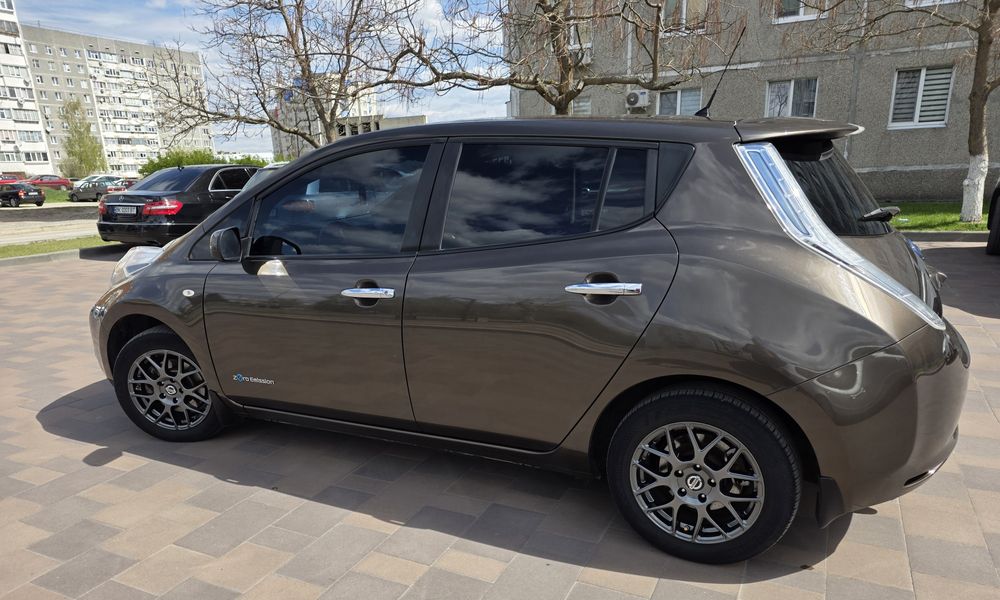 Nissan leaf 2016