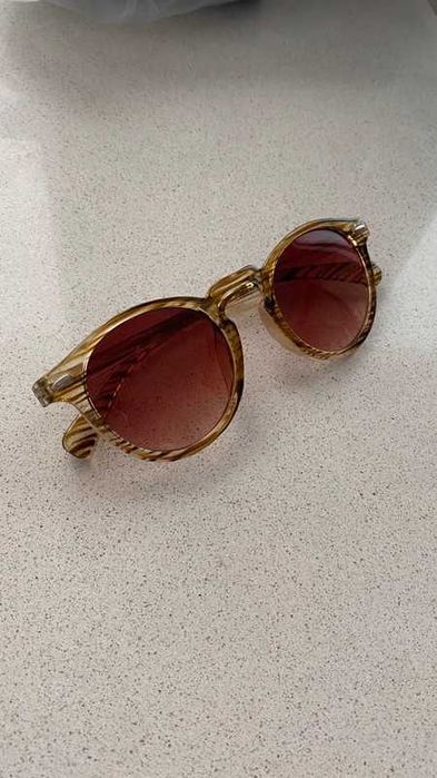 Óculos de sol castanhos