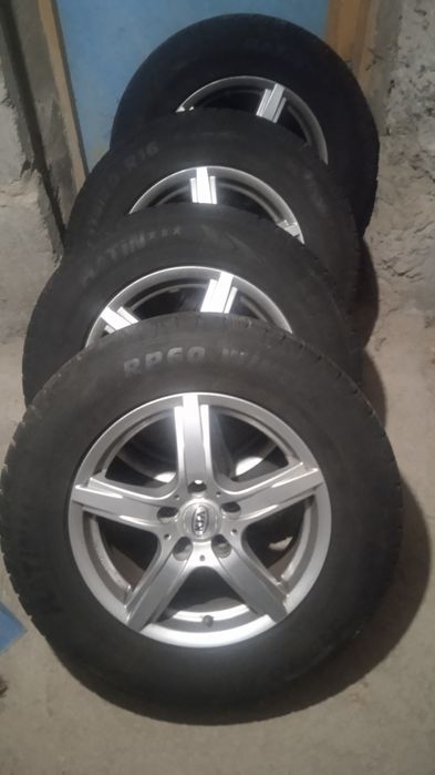 Продам зимову резину з дисками