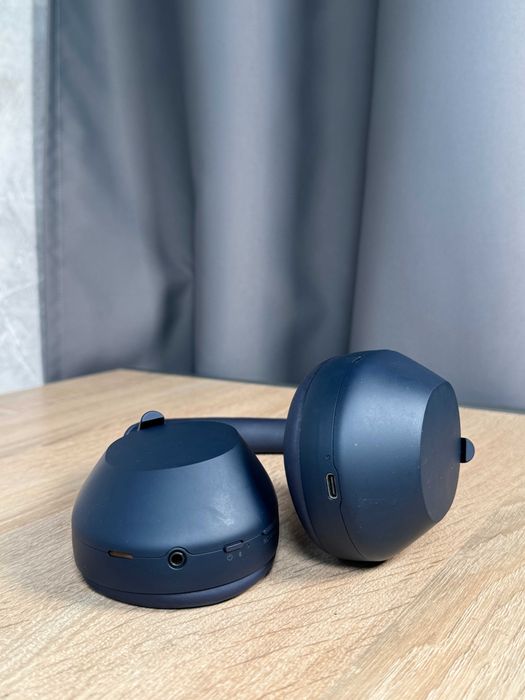 Топові навушники Sony WH-1000XM5 сині