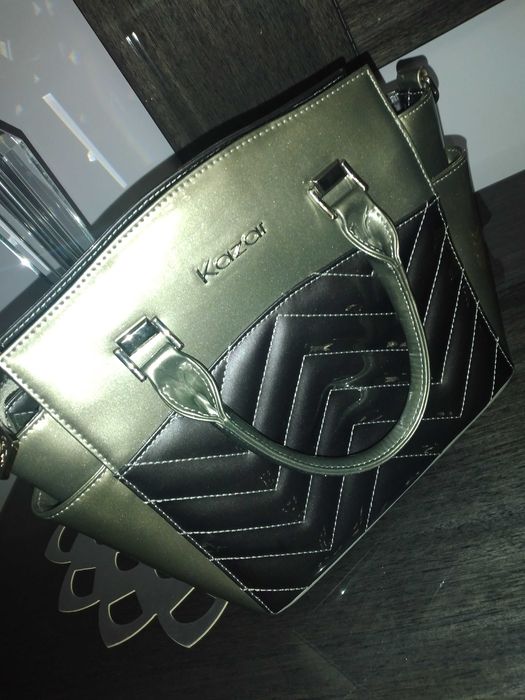 Torebka kazar srebrna elegancka kuferek pasek