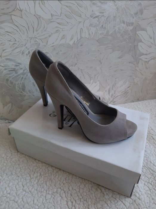 Italy Style szpilki r. 36 buty na obcasie