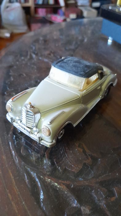 Miniatura Mercedes 300 s