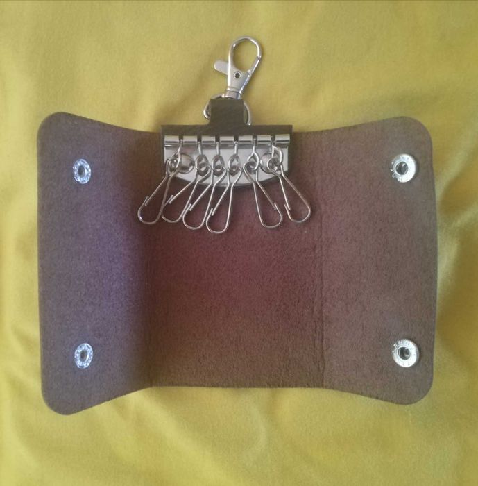 Nowe skórzane etui na klucze klasyczne brązowe na 6 kluczy