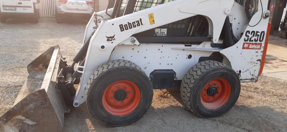 Аренда услуги гидромолота минипогрузчик бобкет