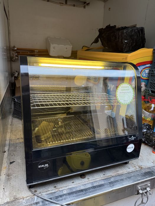 Witryna chłodnicza na ciasta, kanapki