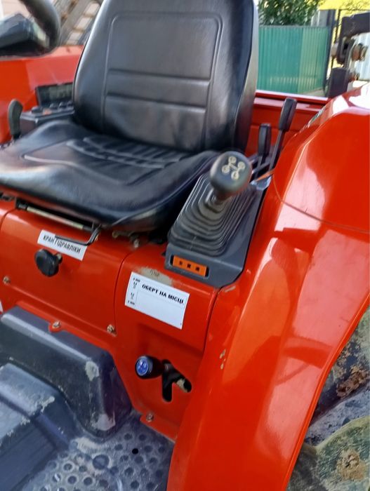 В ціну входить трактор Kubota GL-19, плуг, косарка та фриза