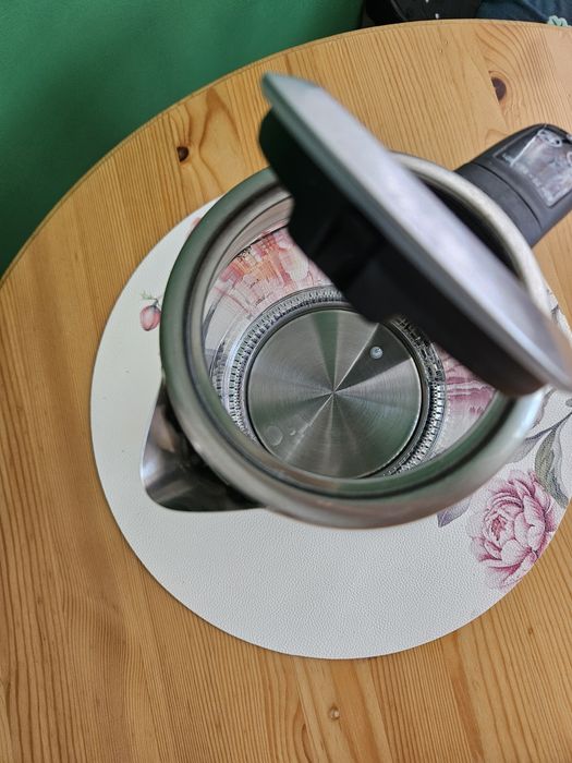 Czajnik elektryczny z regulacją temperatury