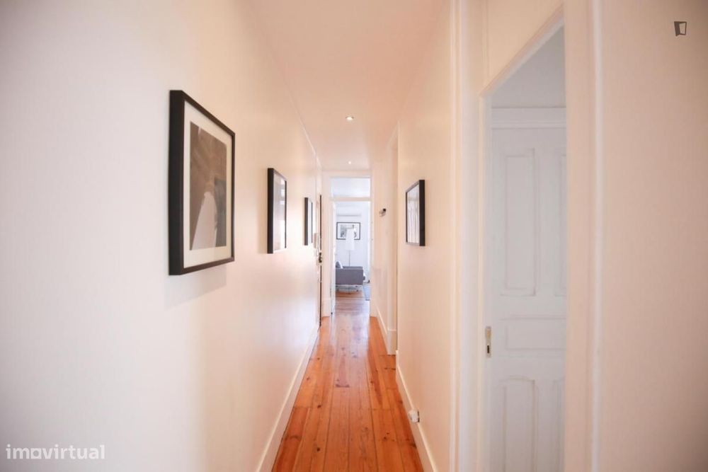 Quarto - localizado em Arroios Lisbon