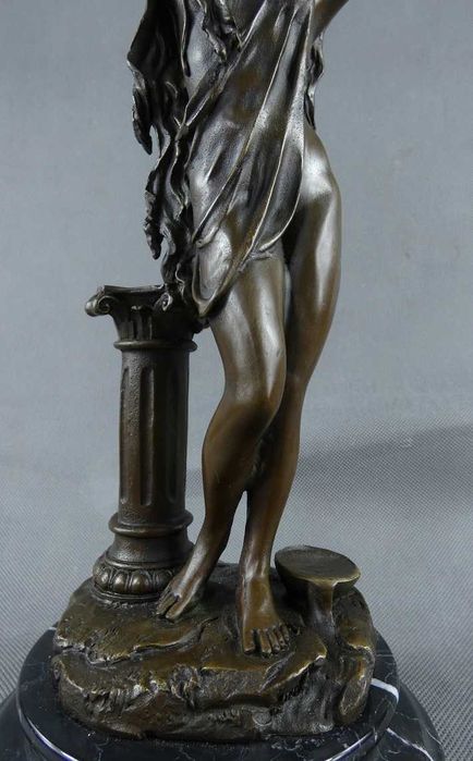 AKT Kobieta Bogini BRĄZ marmur figura RZEŹBA sygnowana 31 cm