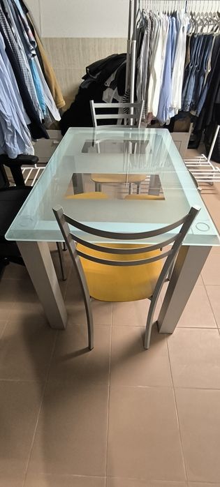 Conjunto mesa de cozinha e 4 cadeiras