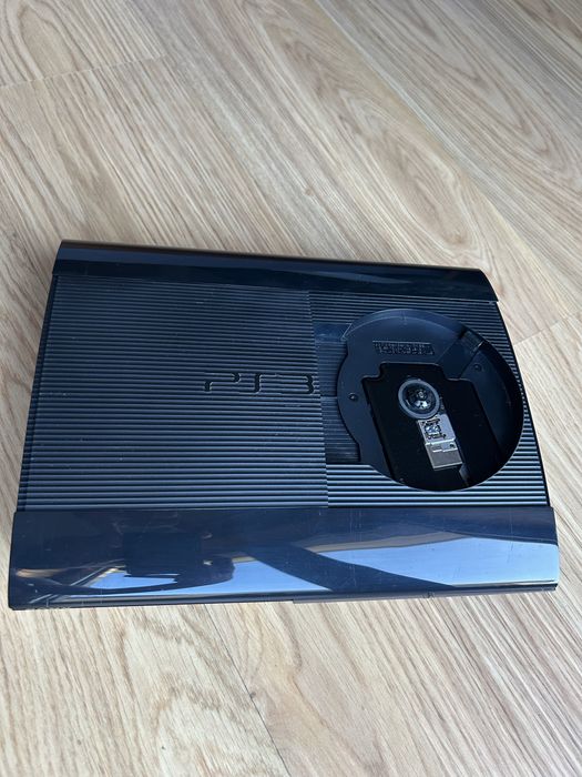 PlayStation 3 super slim com comandos e jogos