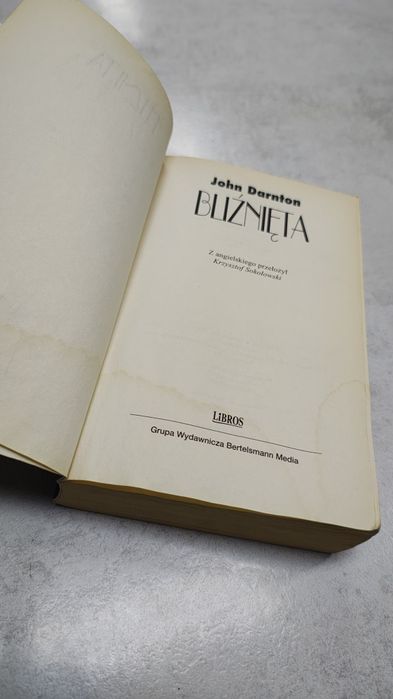 Bliźnięta. John Darnton