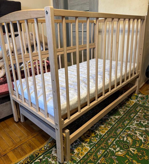 Дитяче ліжко з маятником