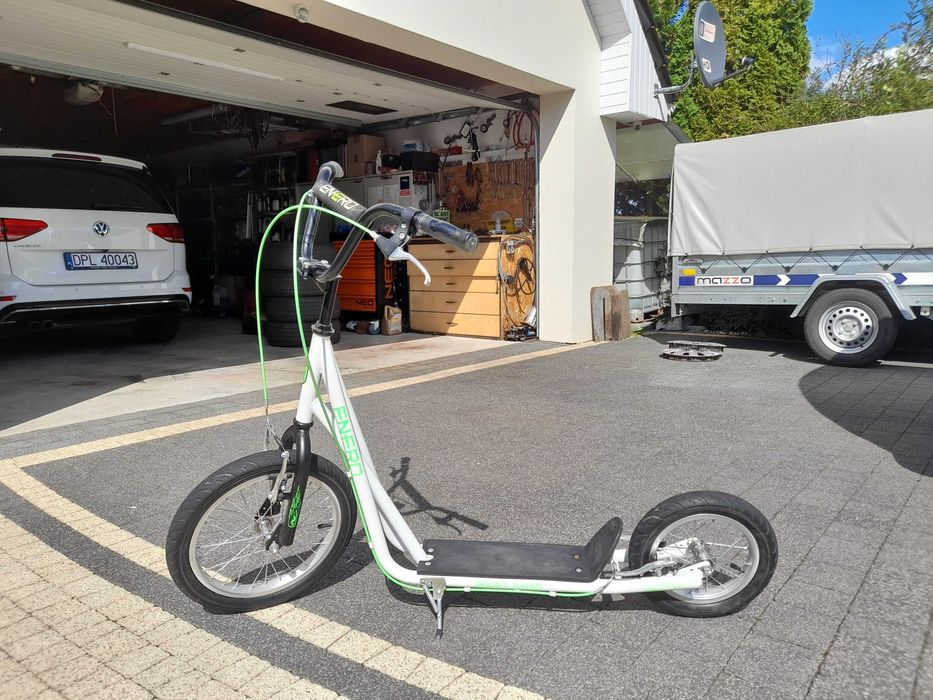 Hulajnoga ENERO Ghost Raider Biało-Zielona