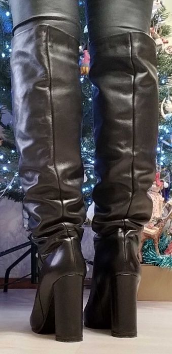 Сапоги-трубы на каблуках