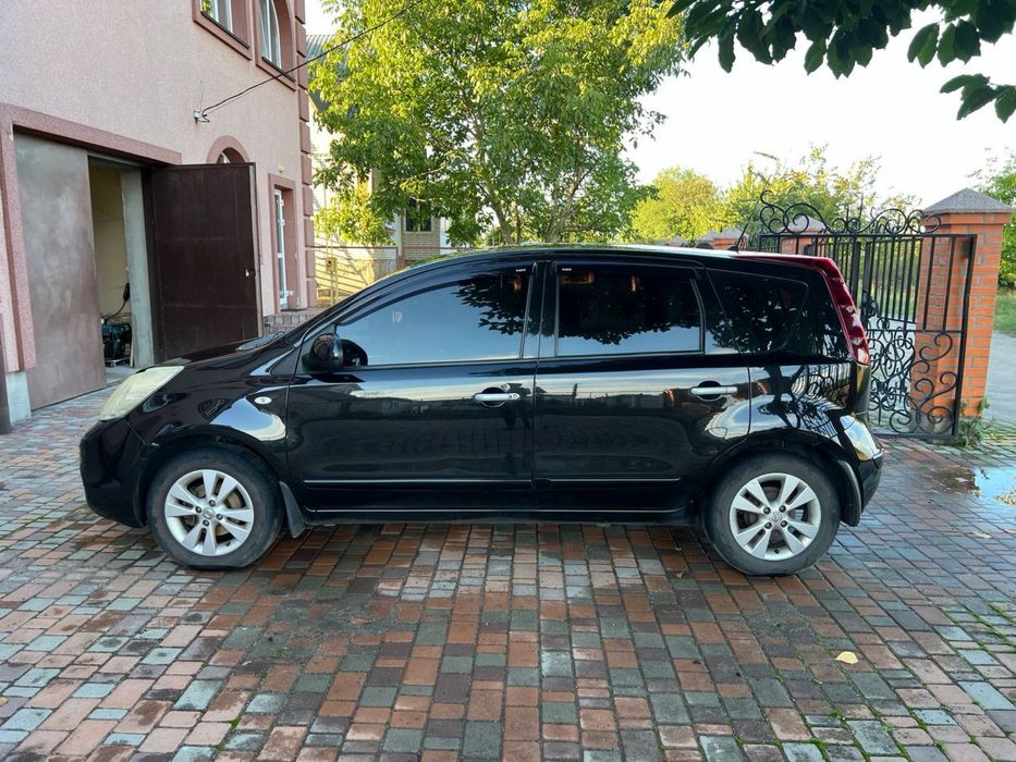 Nissan Note 2011 року