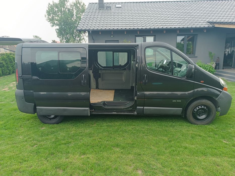 Renault Trafic 1.9 2004r Long klima 5 osobowy