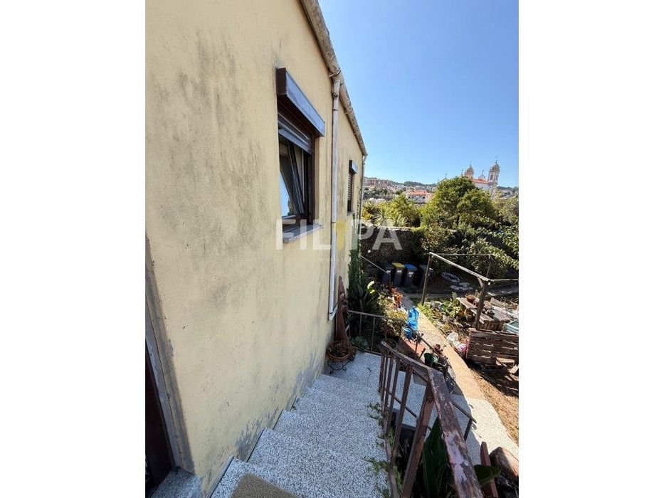 Moradia térrea para reconstrução no centro de Valongo