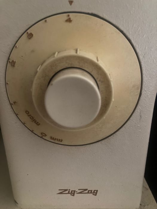 Maquina costura com mesa