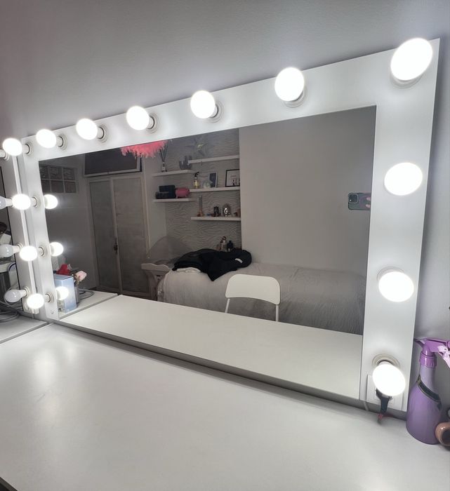 Espelho de maquilhagem com iluminação