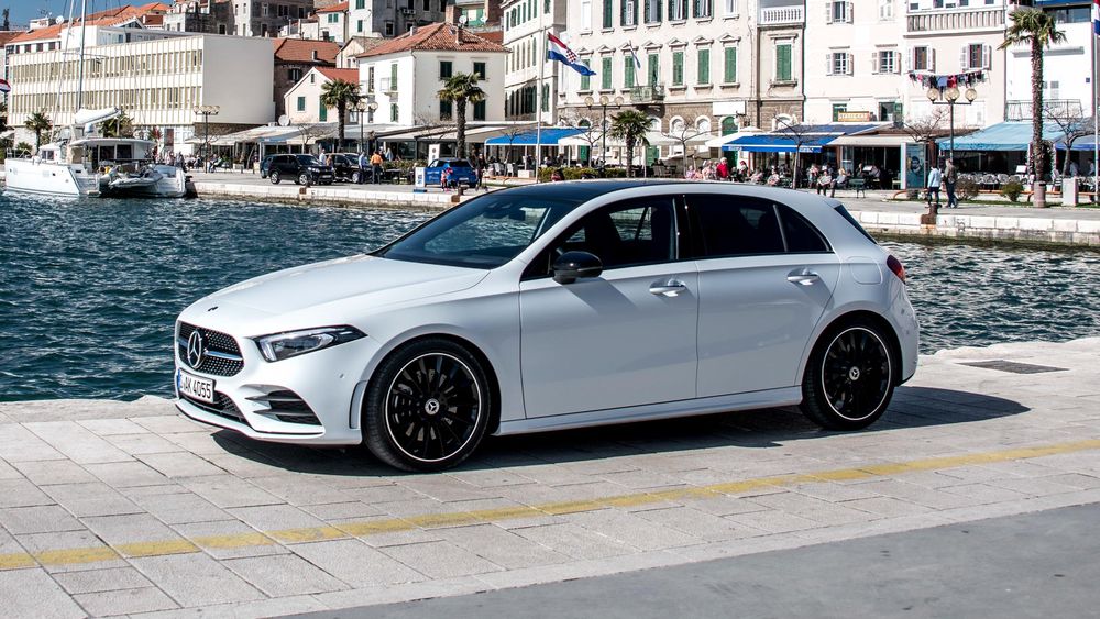 Mercedes A Klasa Hatchback 2018 biały lewy bok