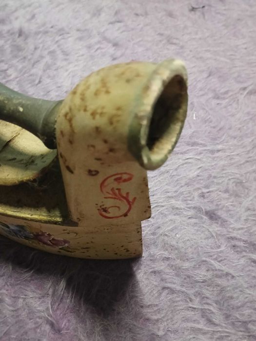 Ferro a carvão antigo