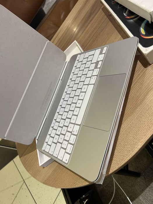 Apple Magic keybord ipad pro 13 m4