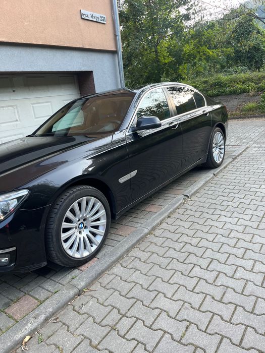 Автомобіль BMW 730D Drive
