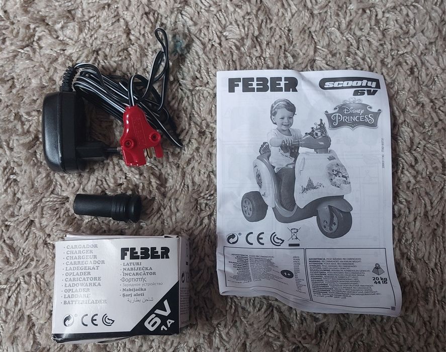 SCOOTER ELÉTRICA Feber Disney Princess 6V - 80€
