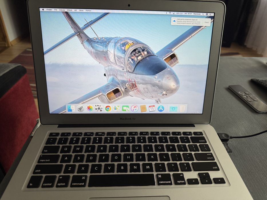 Macbook air z roku 2011