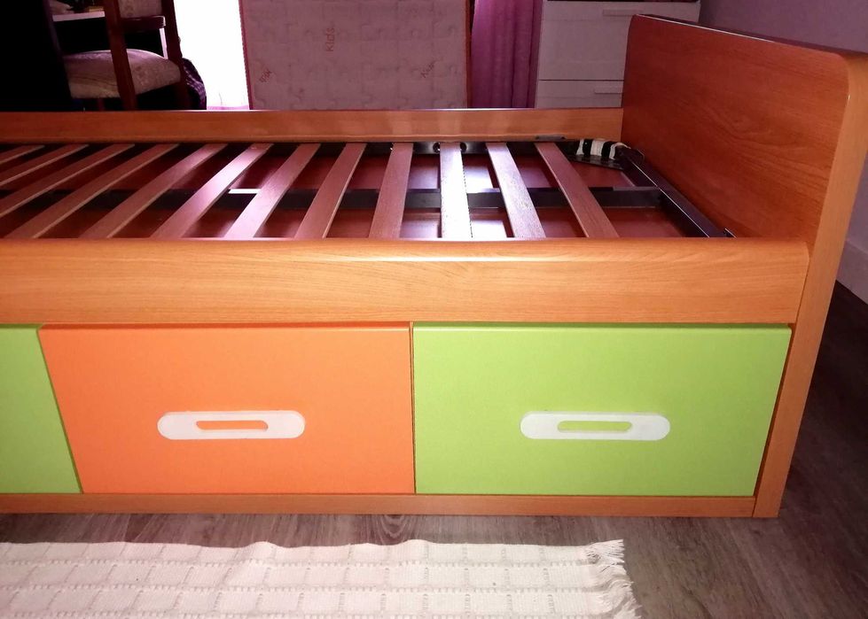 Cama solteiro com 4 gavetas e estrado