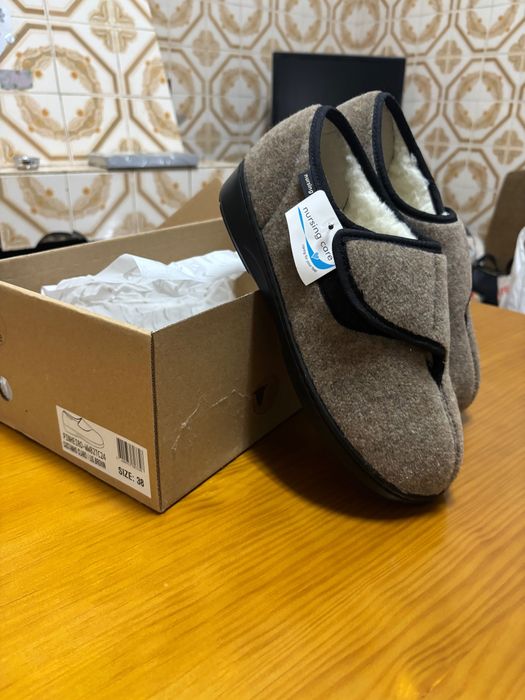 Sapato ortopédico com etiqueta